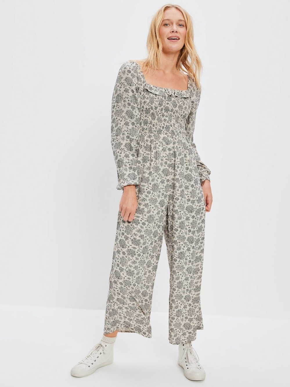 AMERICAN EAGLE WOMEN BEIGE FLORAL SMOCKED PUFF-SLEEVE JUMPSUIT